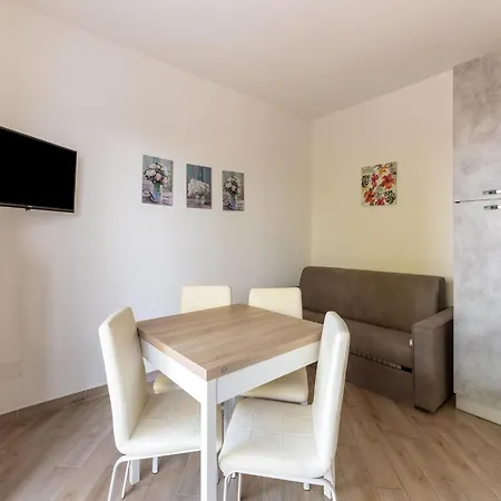 Air-conditioned With Private Parking Apartmán Badesi