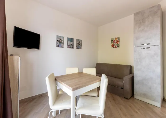 Private With Posteggio Apartment Badesi